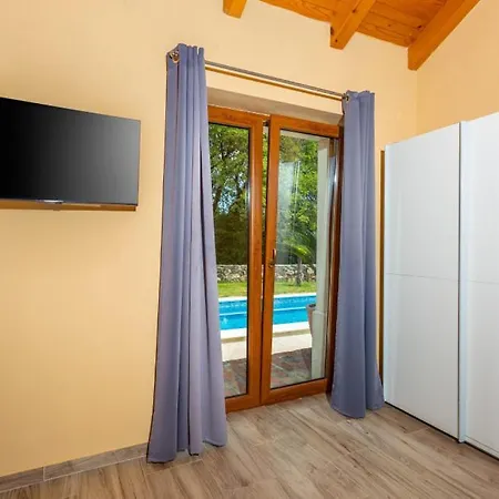 1 With Pool Krk By Guide Βίλα Gostinjac