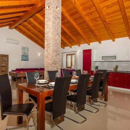 1 With Pool Krk By Guide Βίλα