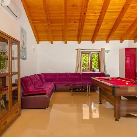 1 With Pool Krk By Guide Βίλα