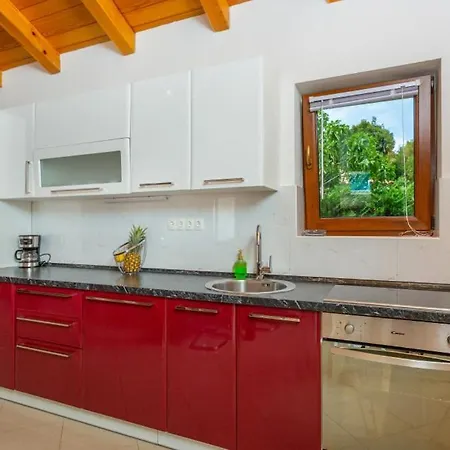 1 With Pool Krk By Guide Vilă